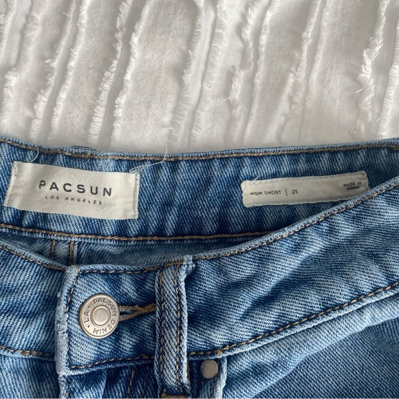 *SOLD* PacSun Denim Mom Shorts Size 25 - Picture 5 of 8